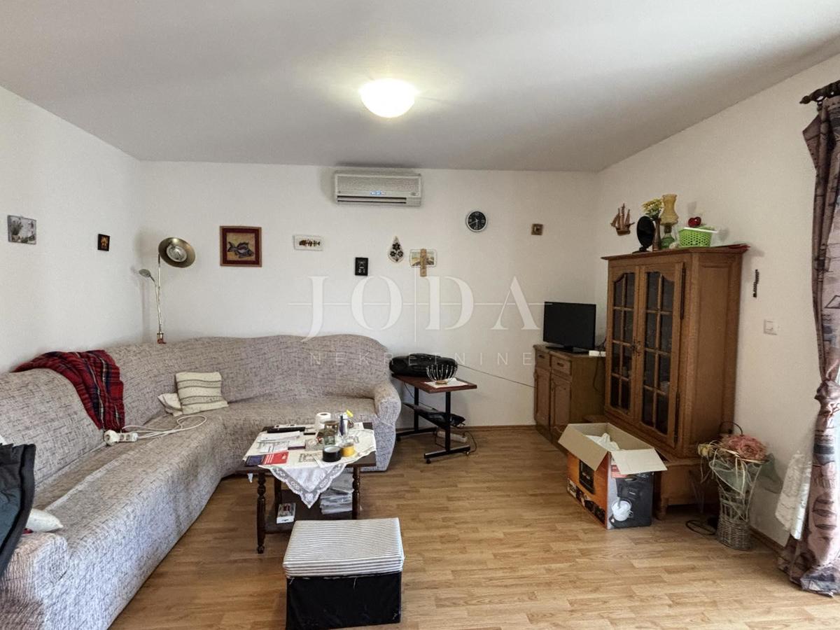 Bakarac, stanovanje z garažo in vrtom