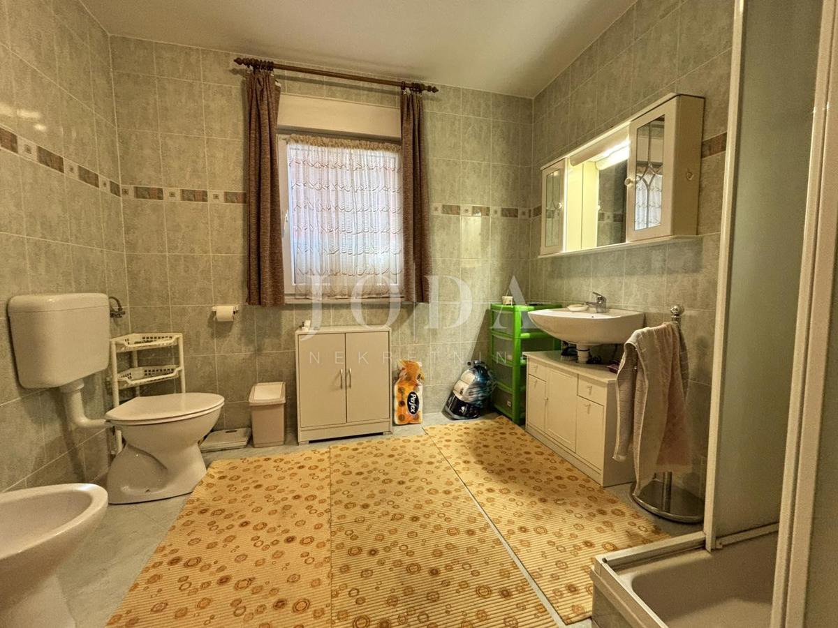 Bakarac, stanovanje z garažo in vrtom