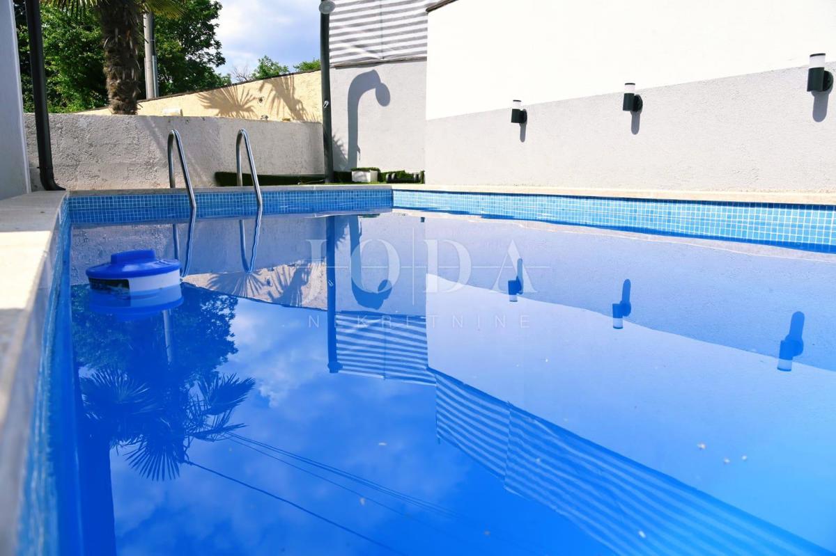 Otok Krk - Hiša z dvema apartmajema in bazenom
