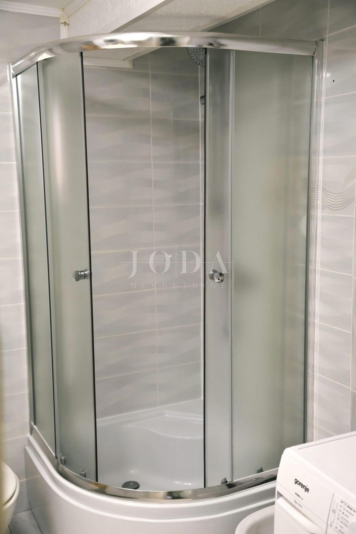 Otok Krk - Hiša z dvema apartmajema in bazenom