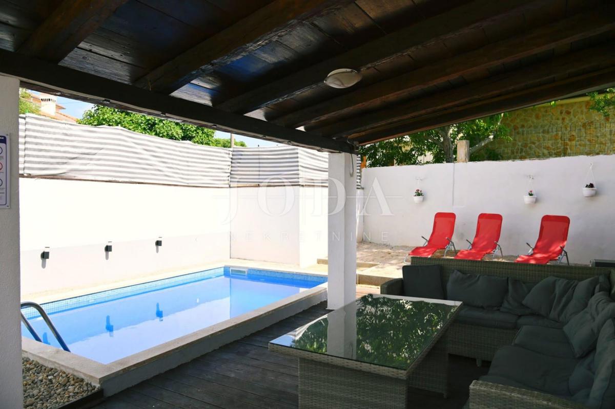 Otok Krk - Hiša z dvema apartmajema in bazenom