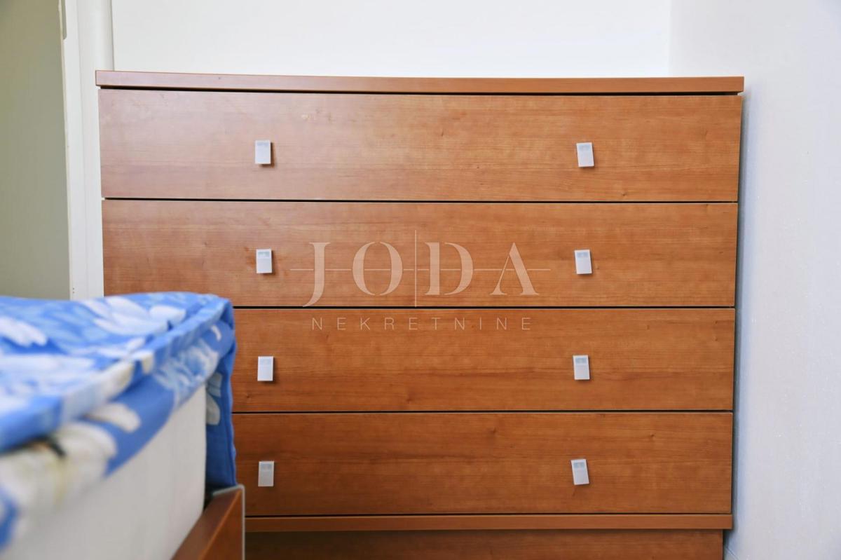 Otok Krk - Hiša z dvema apartmajema in bazenom