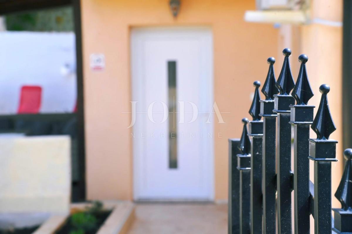 Otok Krk - Hiša z dvema apartmajema in bazenom