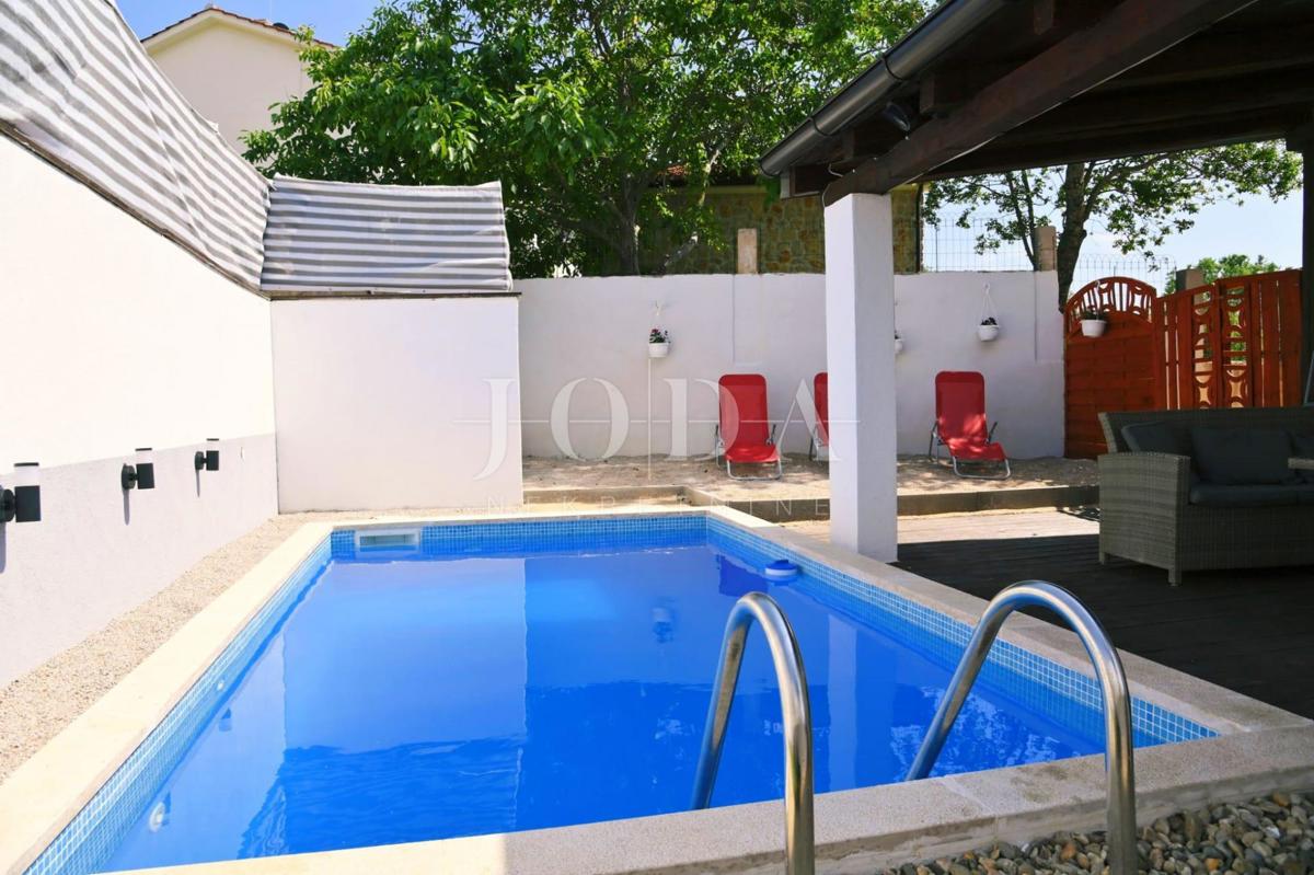 Otok Krk - Hiša z dvema apartmajema in bazenom