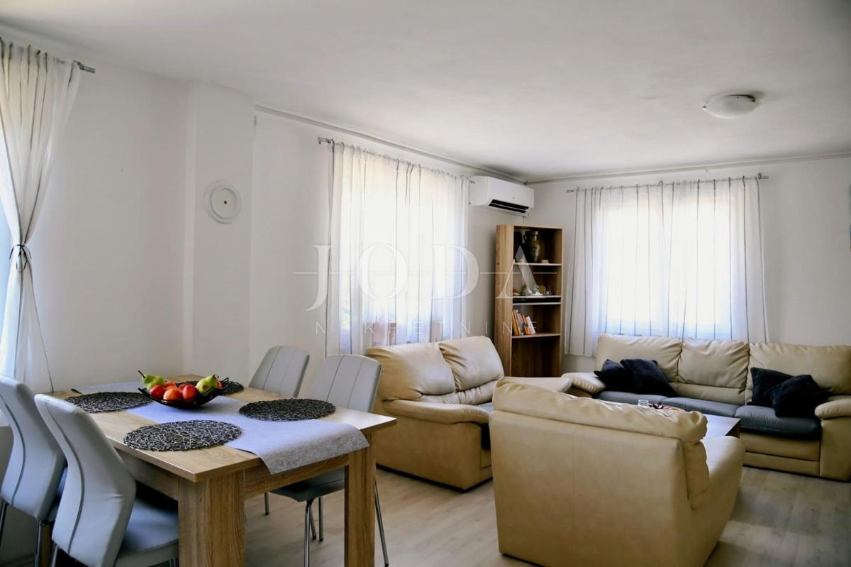 Otok Krk - Hiša z dvema apartmajema in bazenom