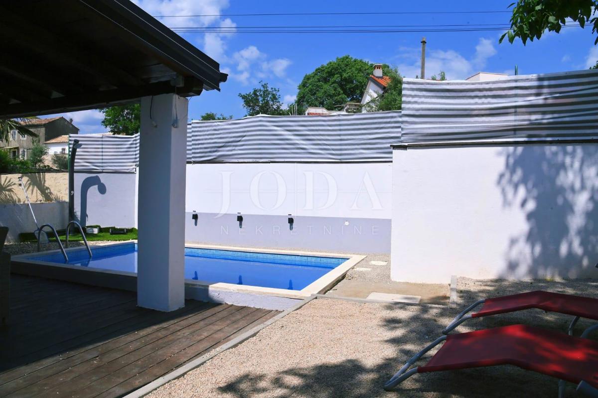Otok Krk - Hiša z dvema apartmajema in bazenom