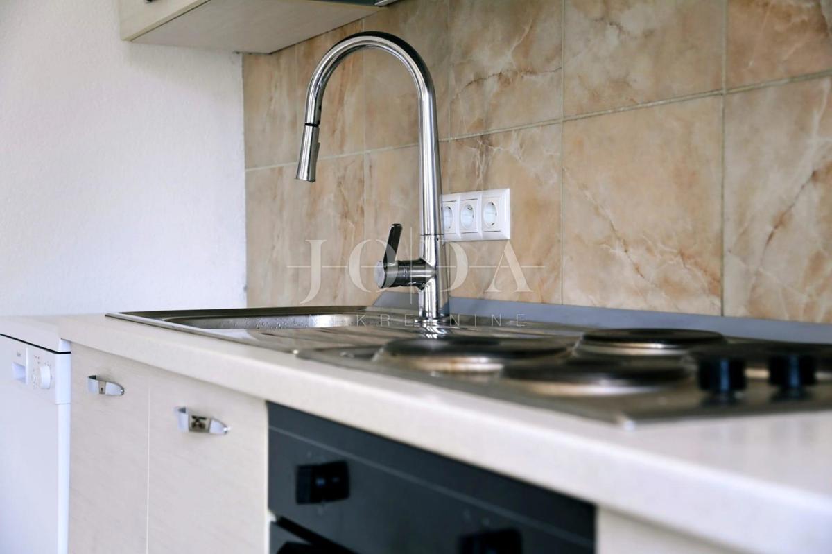 Otok Krk - Hiša z dvema apartmajema in bazenom