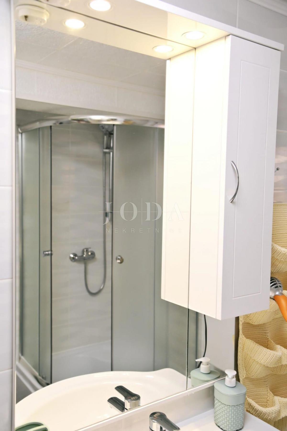 Otok Krk - Hiša z dvema apartmajema in bazenom