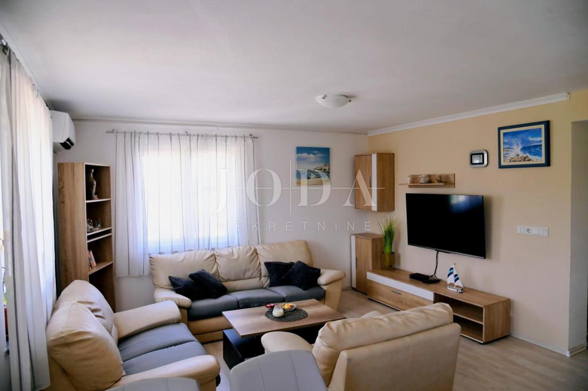 Otok Krk - Hiša z dvema apartmajema in bazenom