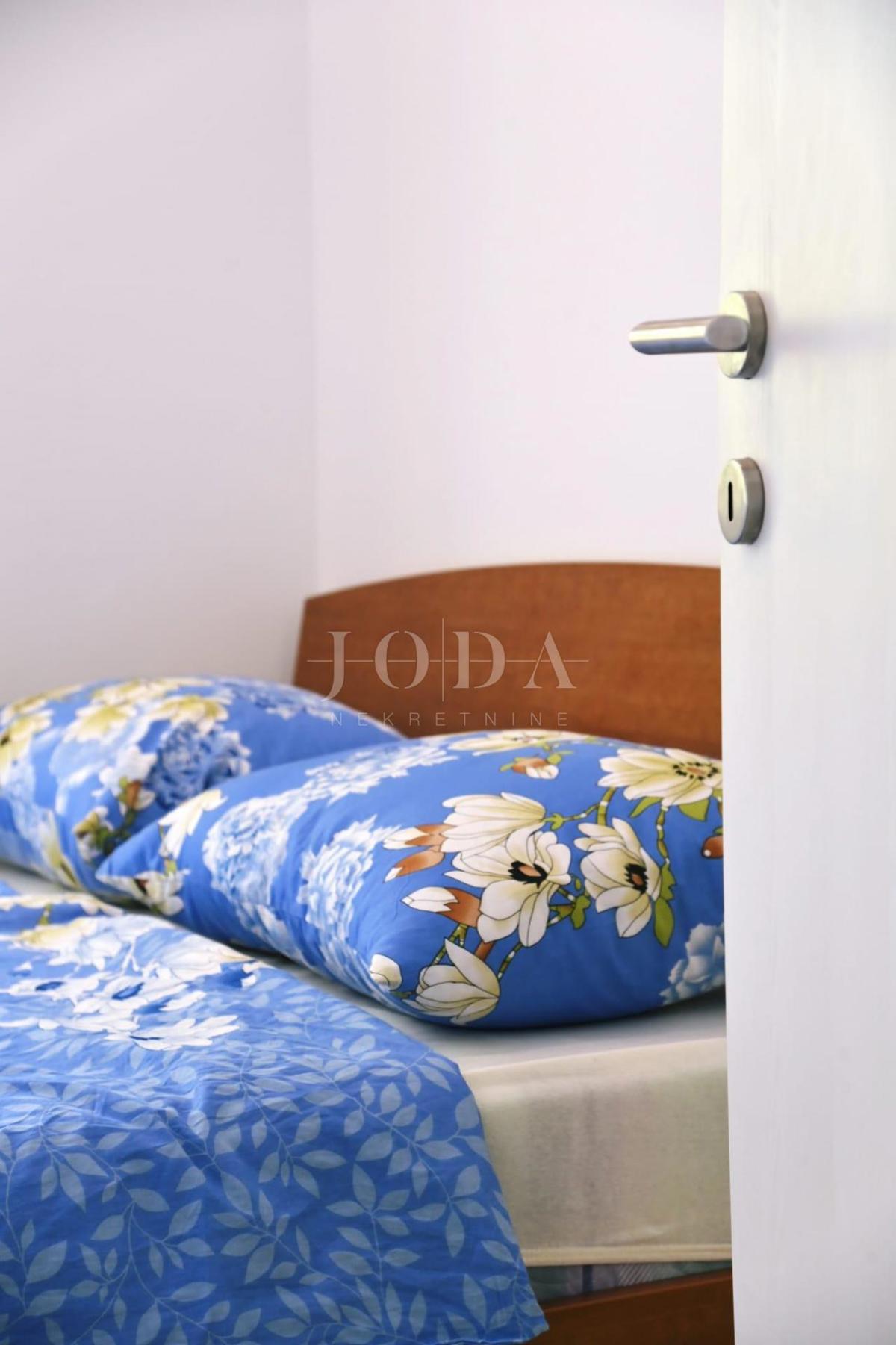 Otok Krk - Hiša z dvema apartmajema in bazenom