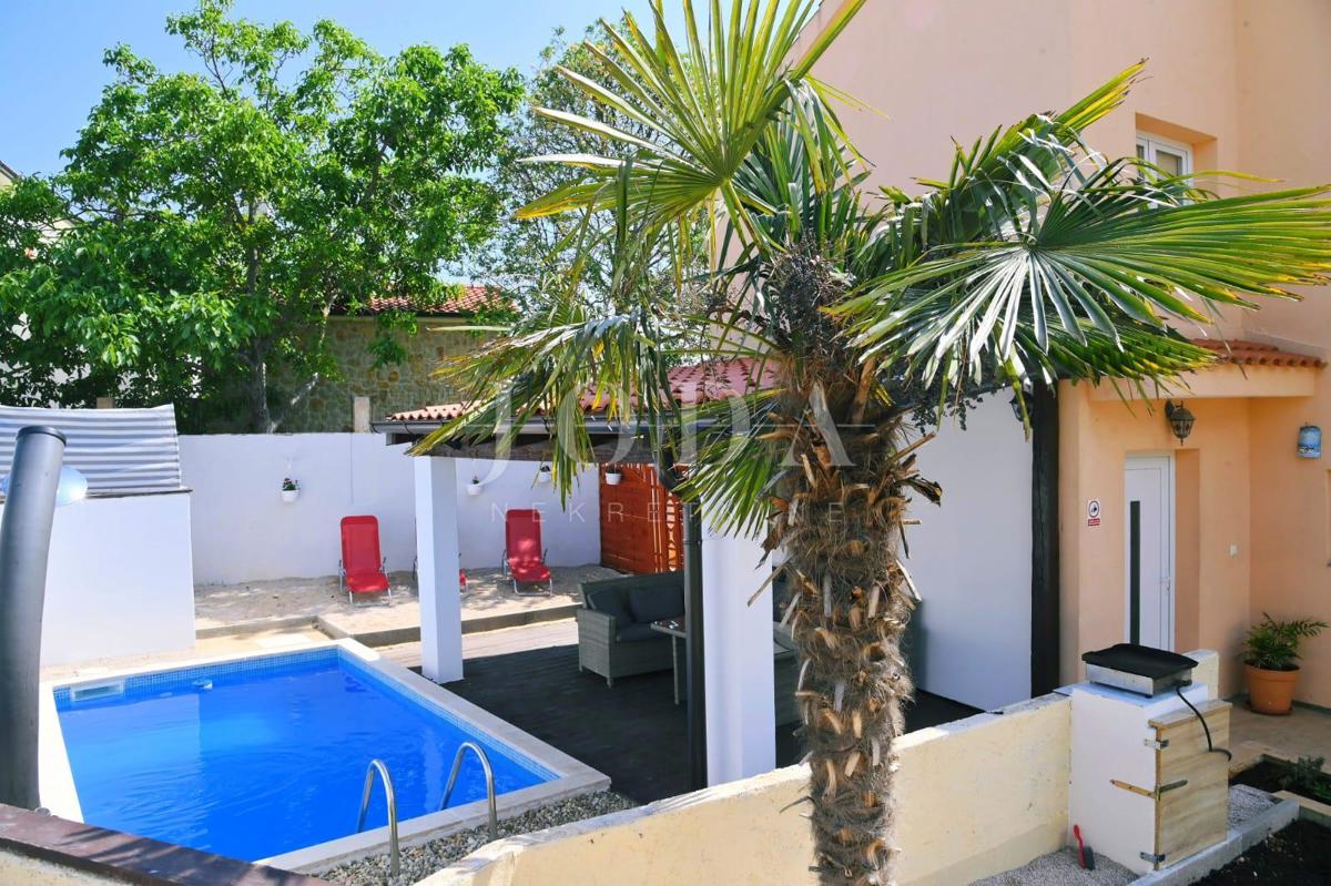 Otok Krk - Hiša z dvema apartmajema in bazenom