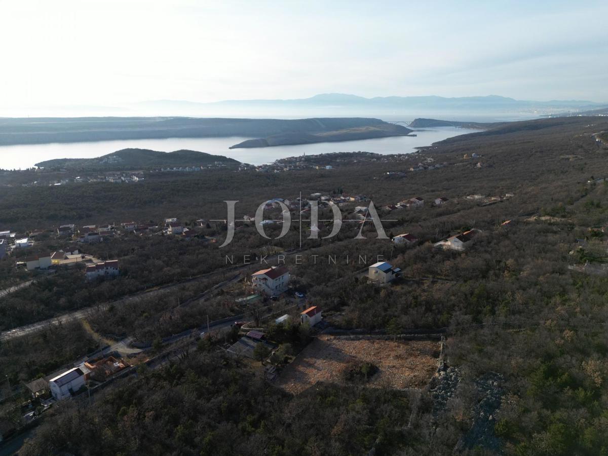 Jadranovo zemljišče z gradbenim dovoljenjem