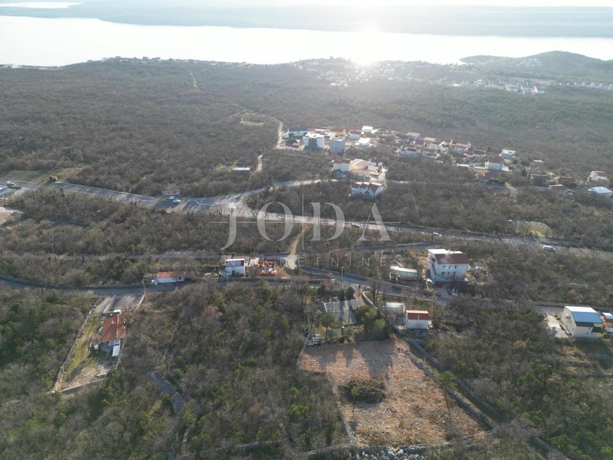 Jadranovo zemljišče z gradbenim dovoljenjem