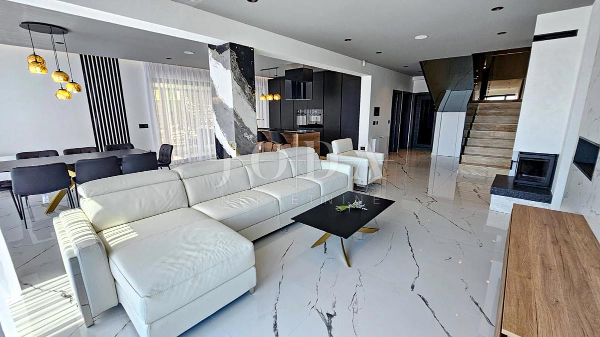Hiša Jadranovo, Crikvenica, 333m2