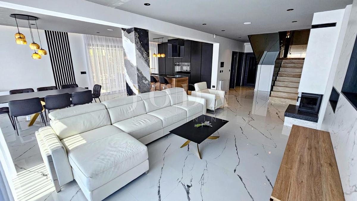 Hiša Jadranovo, Crikvenica, 333m2