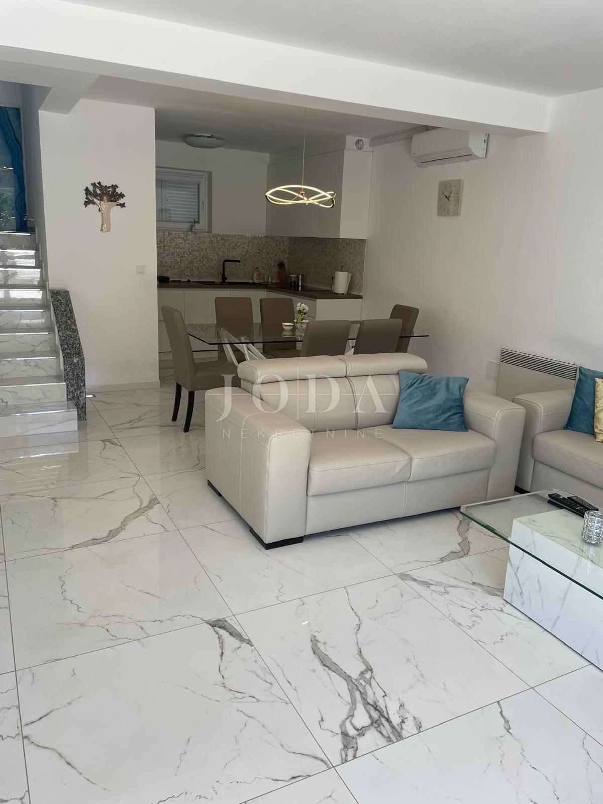 Hiša Dramalj, Crikvenica, 204m2