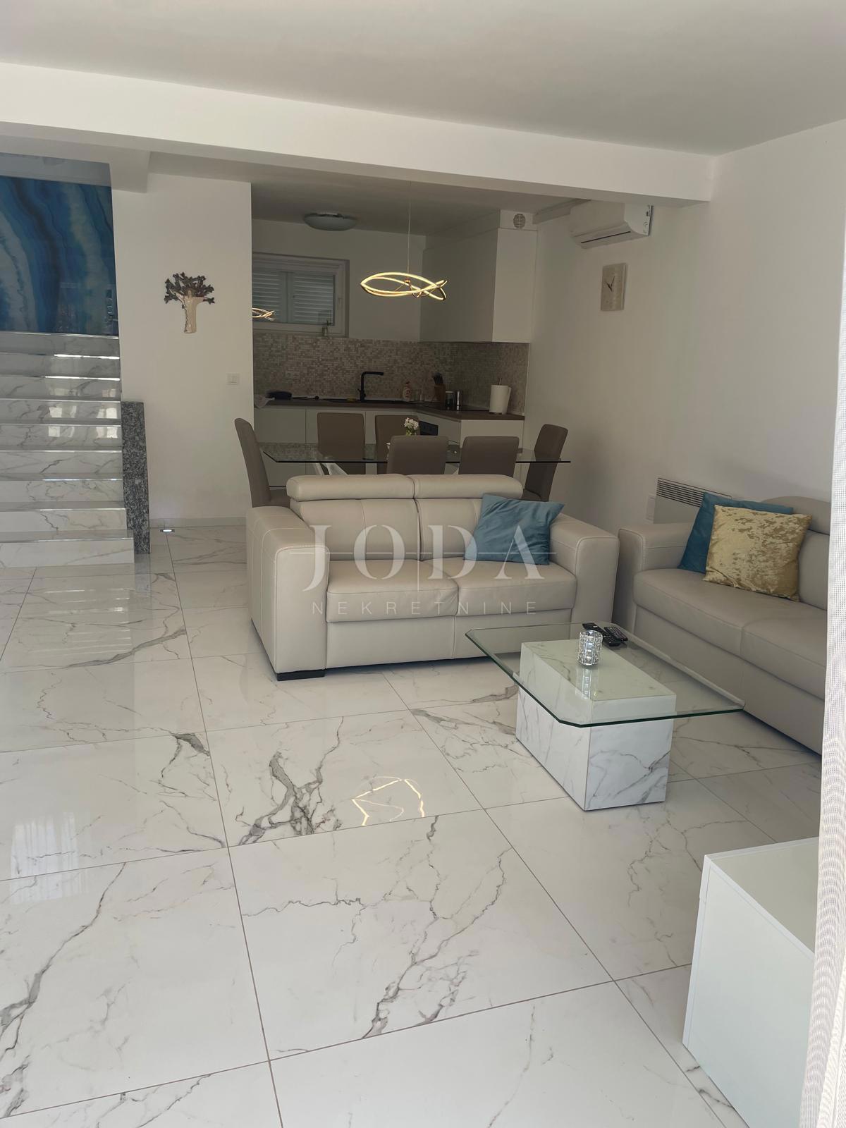 Hiša Dramalj, Crikvenica, 204m2