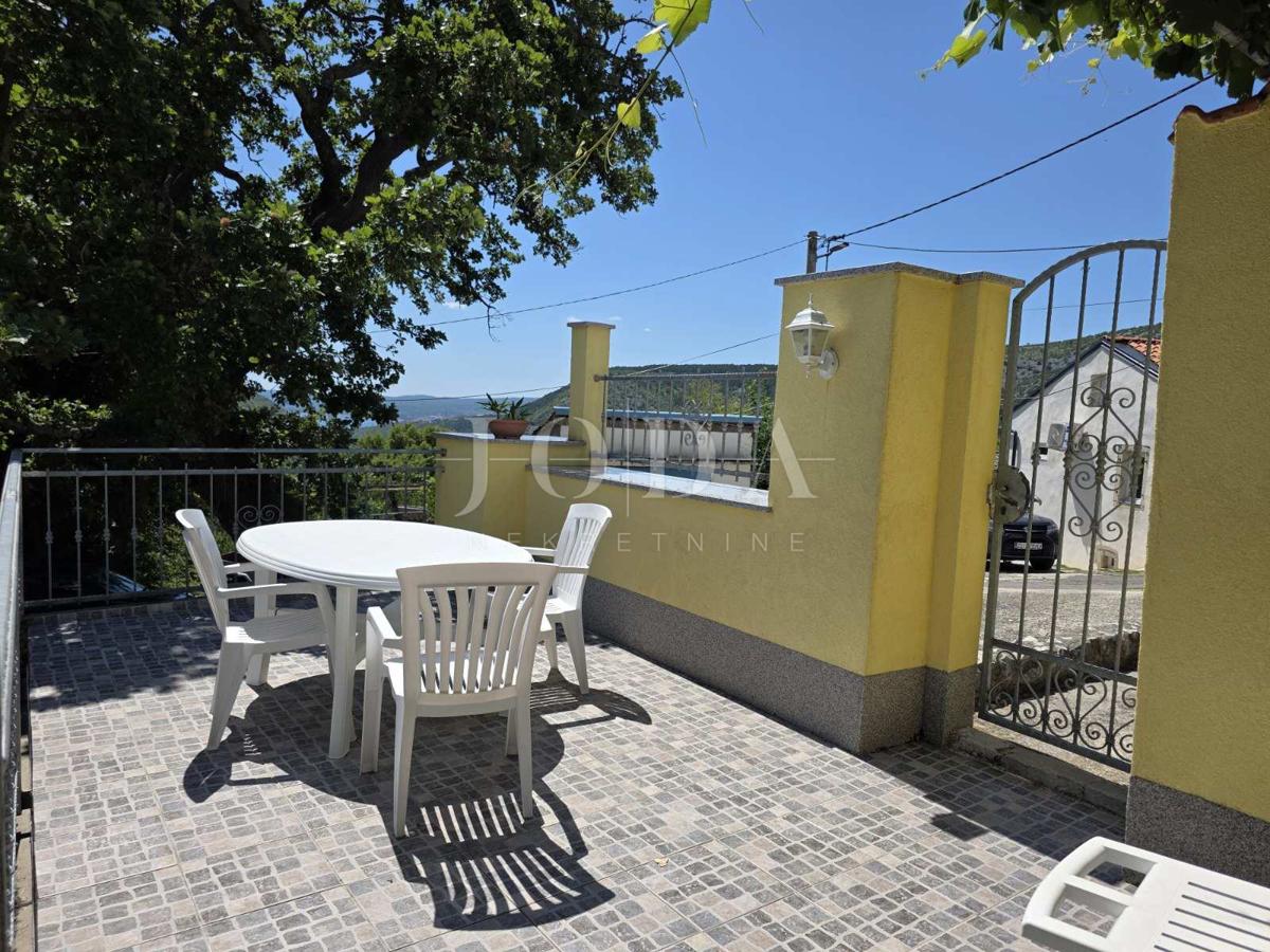 Crikvenica – Obnovljena hiša z razgledom na morje v mirnem zaledju