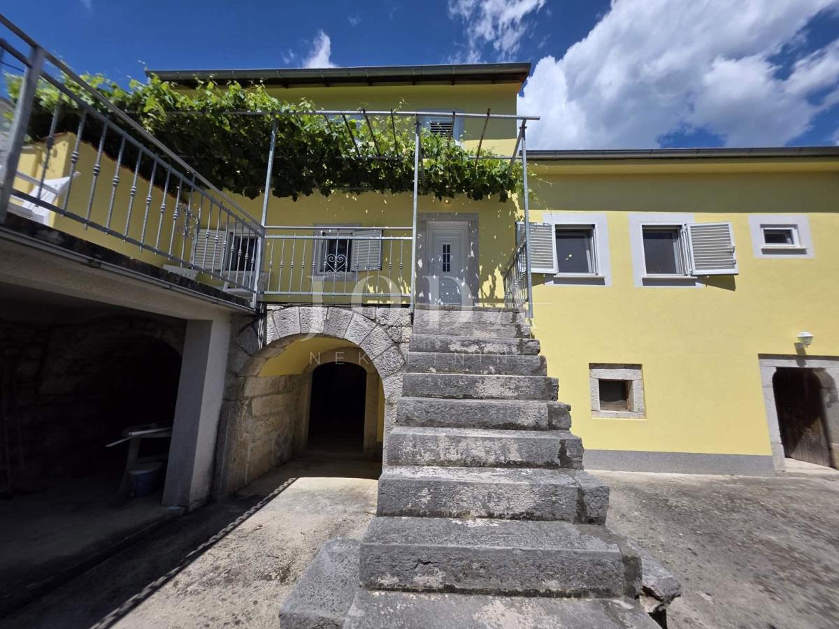 Crikvenica – Obnovljena hiša z razgledom na morje v mirnem zaledju