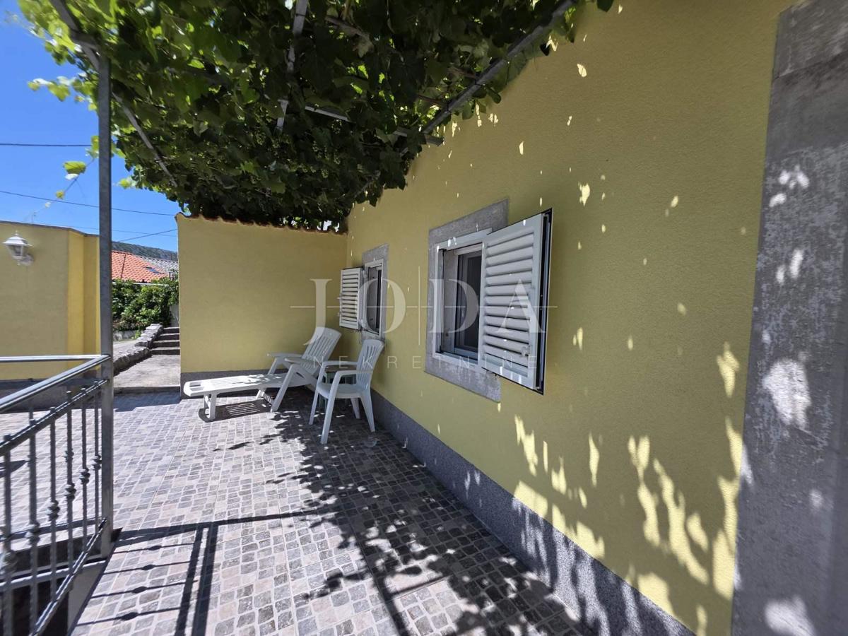 Crikvenica – Obnovljena hiša z razgledom na morje v mirnem zaledju