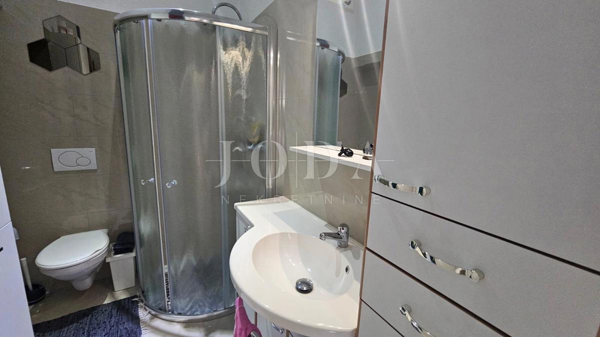 JADRANOVO stanovanje z garažo, poletno kuhinjo in gostilno