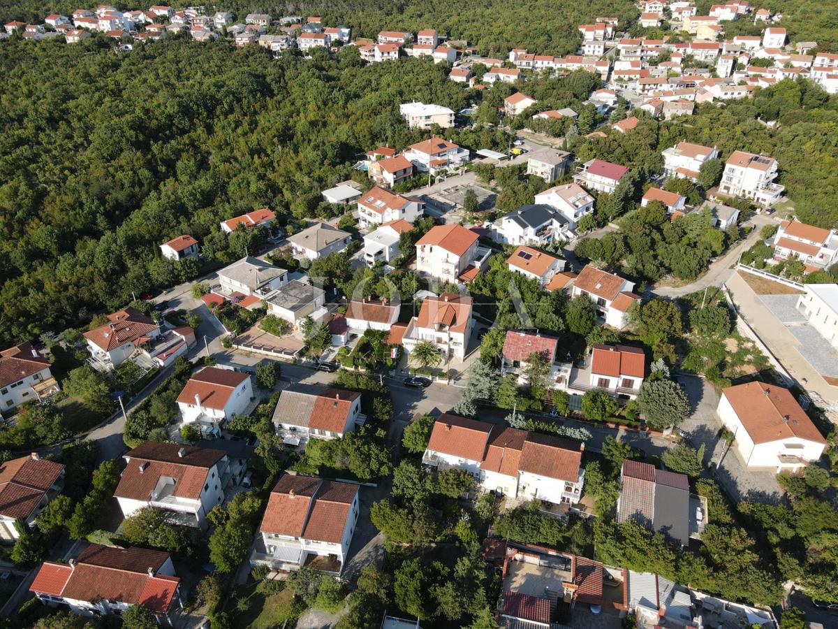 JADRANOVO stanovanje z garažo, poletno kuhinjo in gostilno