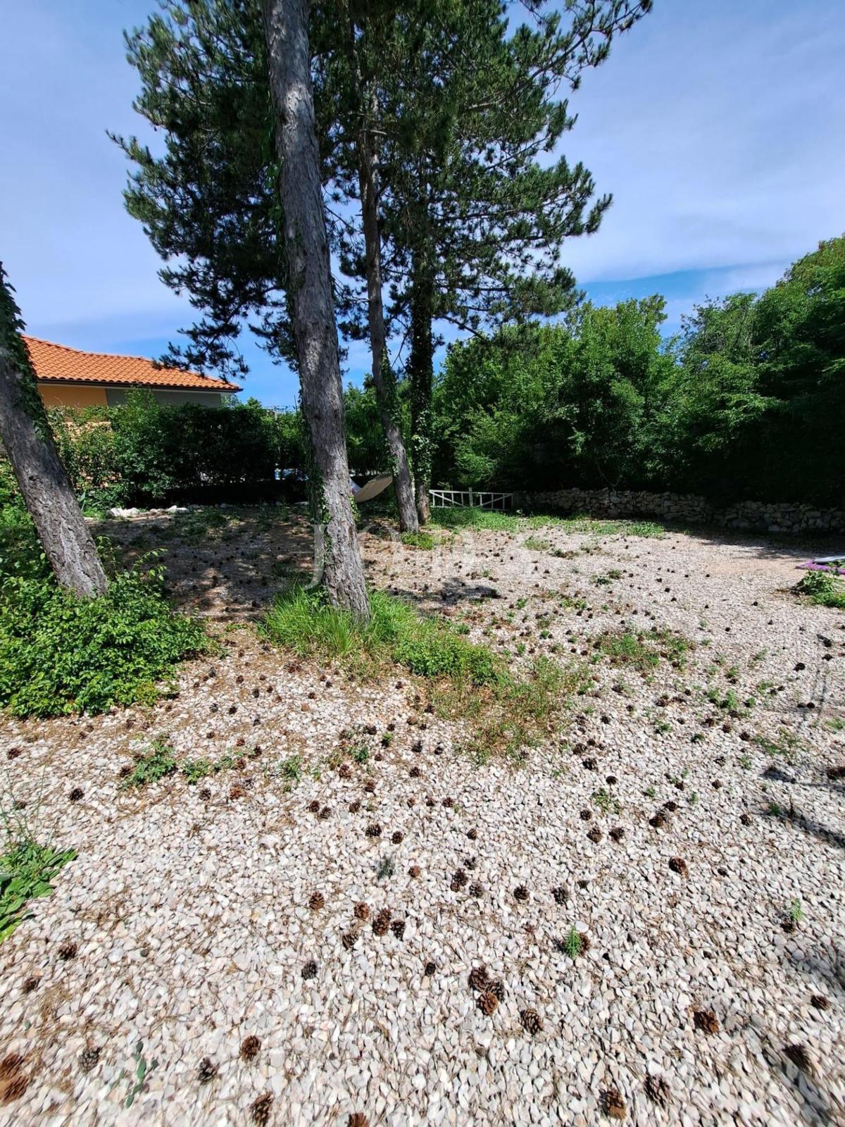 Moderna hiša z bazenom v bližini Dobrinja - Krk