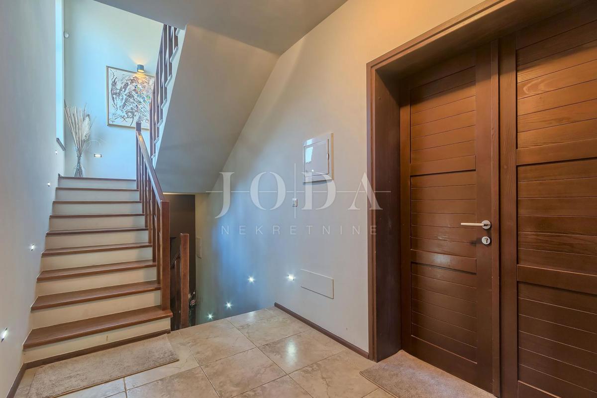 Hiša Svetvinčenat, 440m2