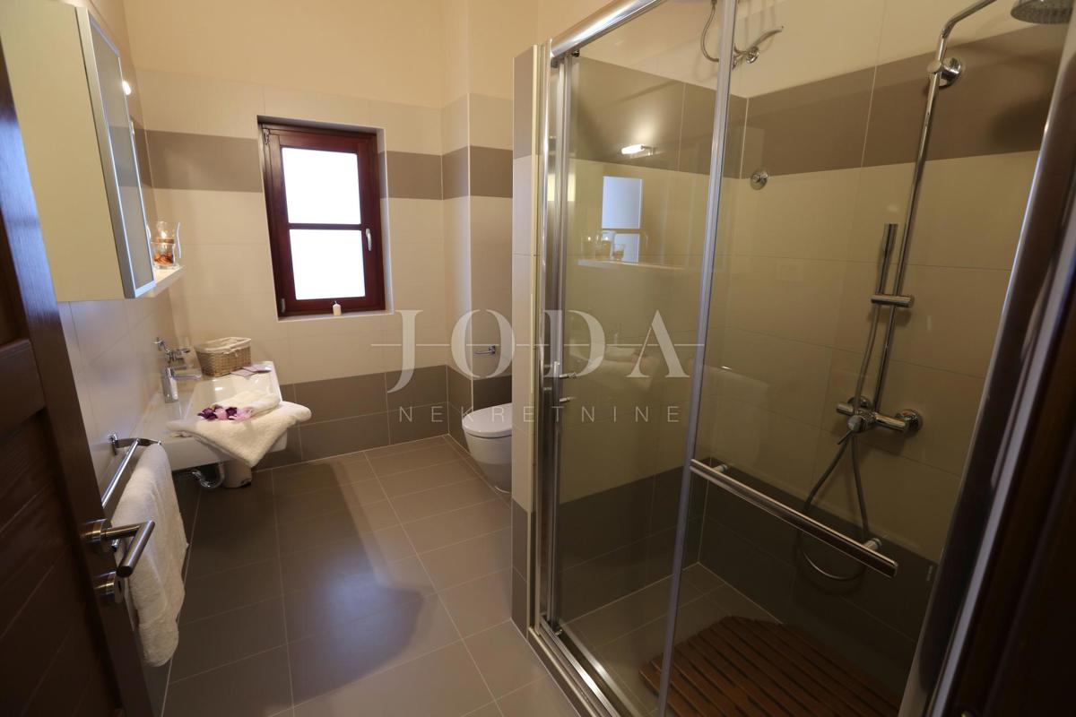 Hiša Svetvinčenat, 440m2