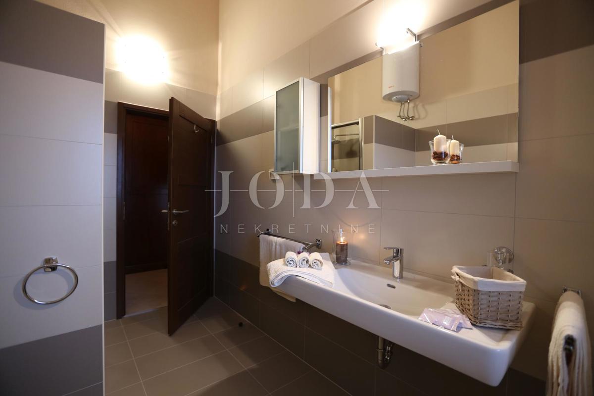 Hiša Svetvinčenat, 440m2