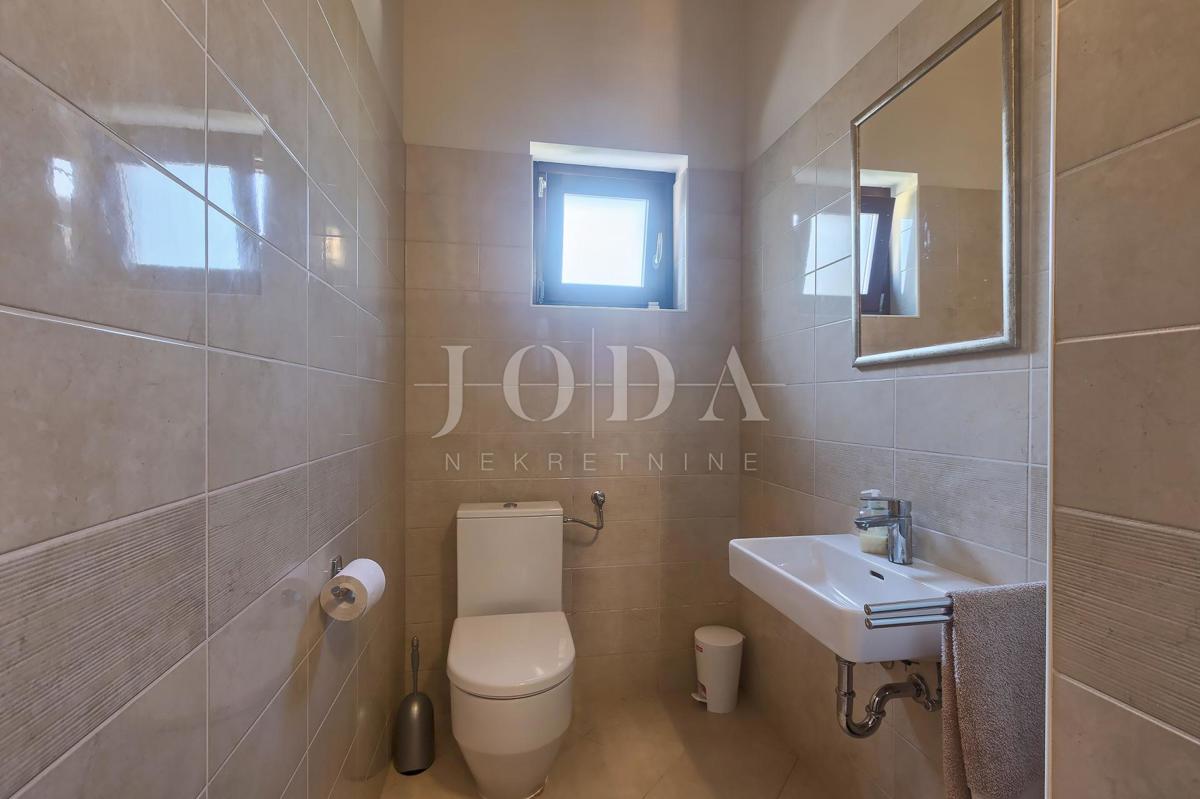 Hiša Svetvinčenat, 440m2