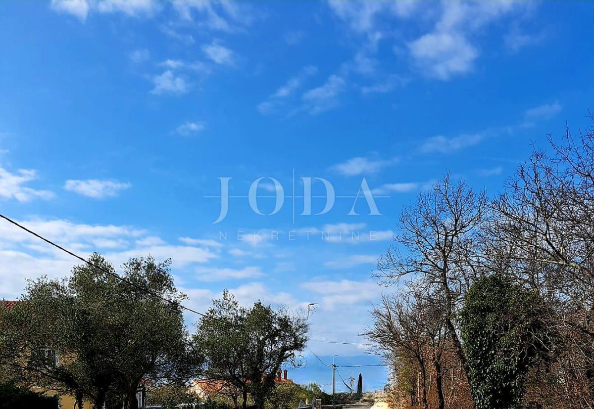 Gradbeno zemljišče s pogledom na morje, 3284 m2, Malinska - otok Krk