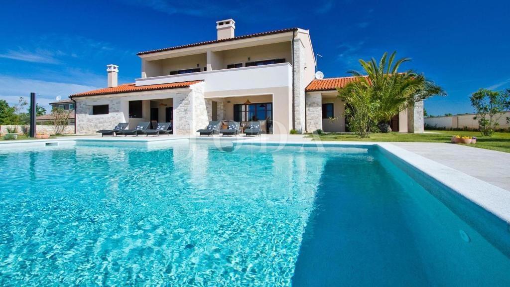 Hiša Svetvinčenat, 400m2