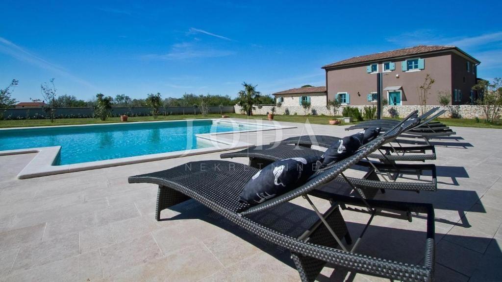 Hiša Svetvinčenat, 400m2