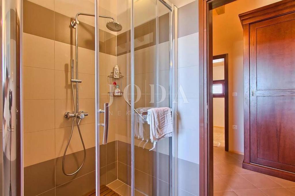 Hiša Svetvinčenat, 400m2