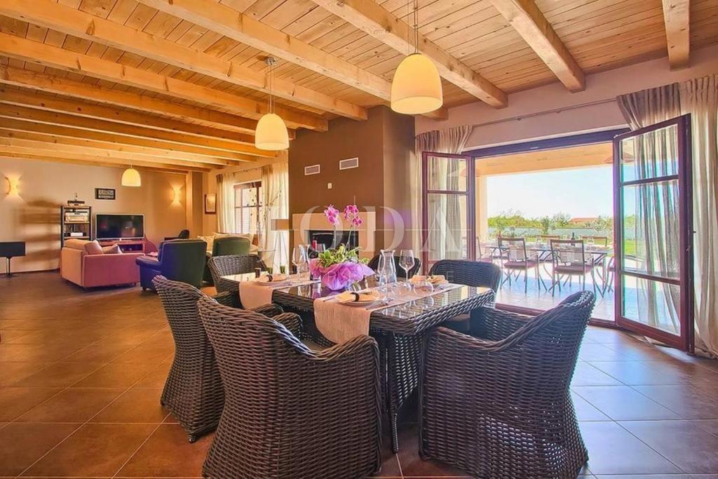 Hiša Svetvinčenat, 400m2