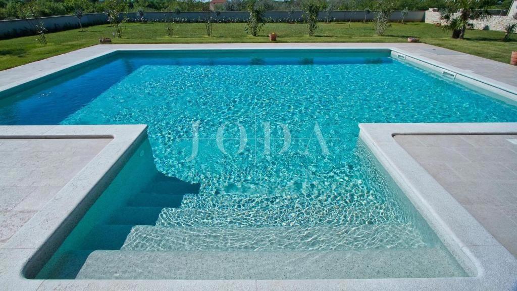 Hiša Svetvinčenat, 400m2