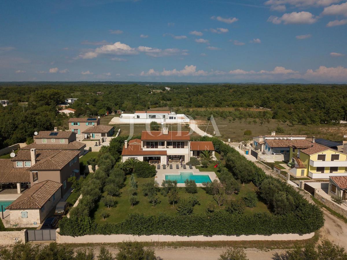 Hiša Svetvinčenat, 400m2