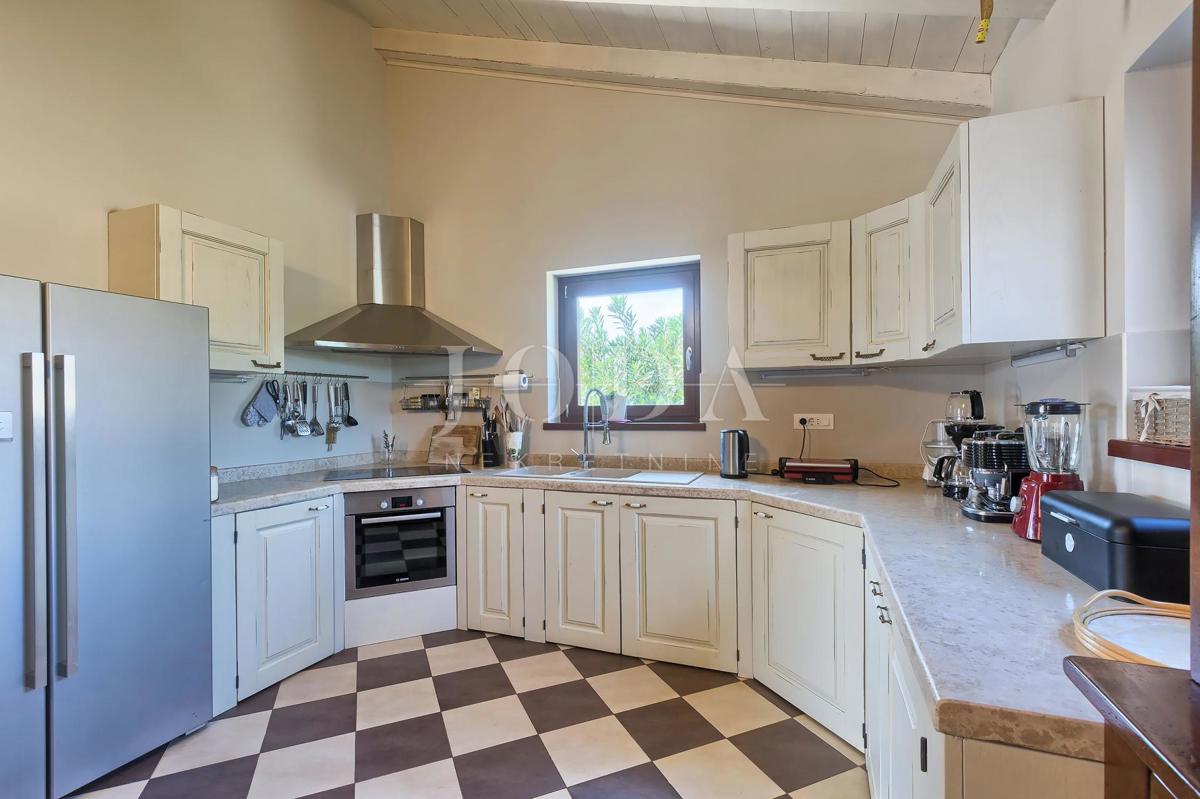 Hiša Svetvinčenat, 400m2