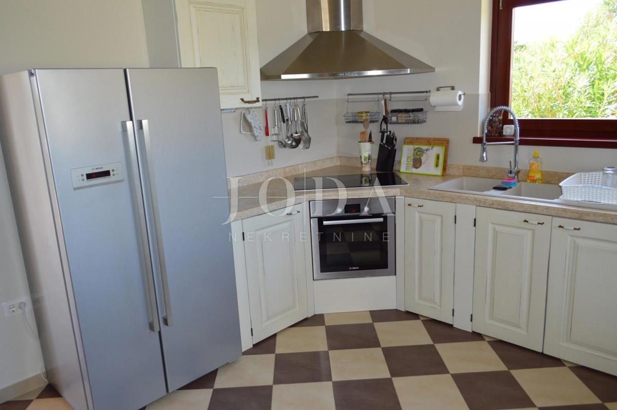 Hiša Svetvinčenat, 400m2