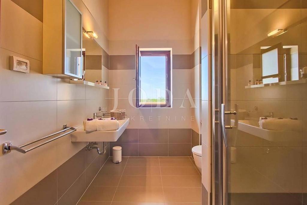 Hiša Svetvinčenat, 400m2