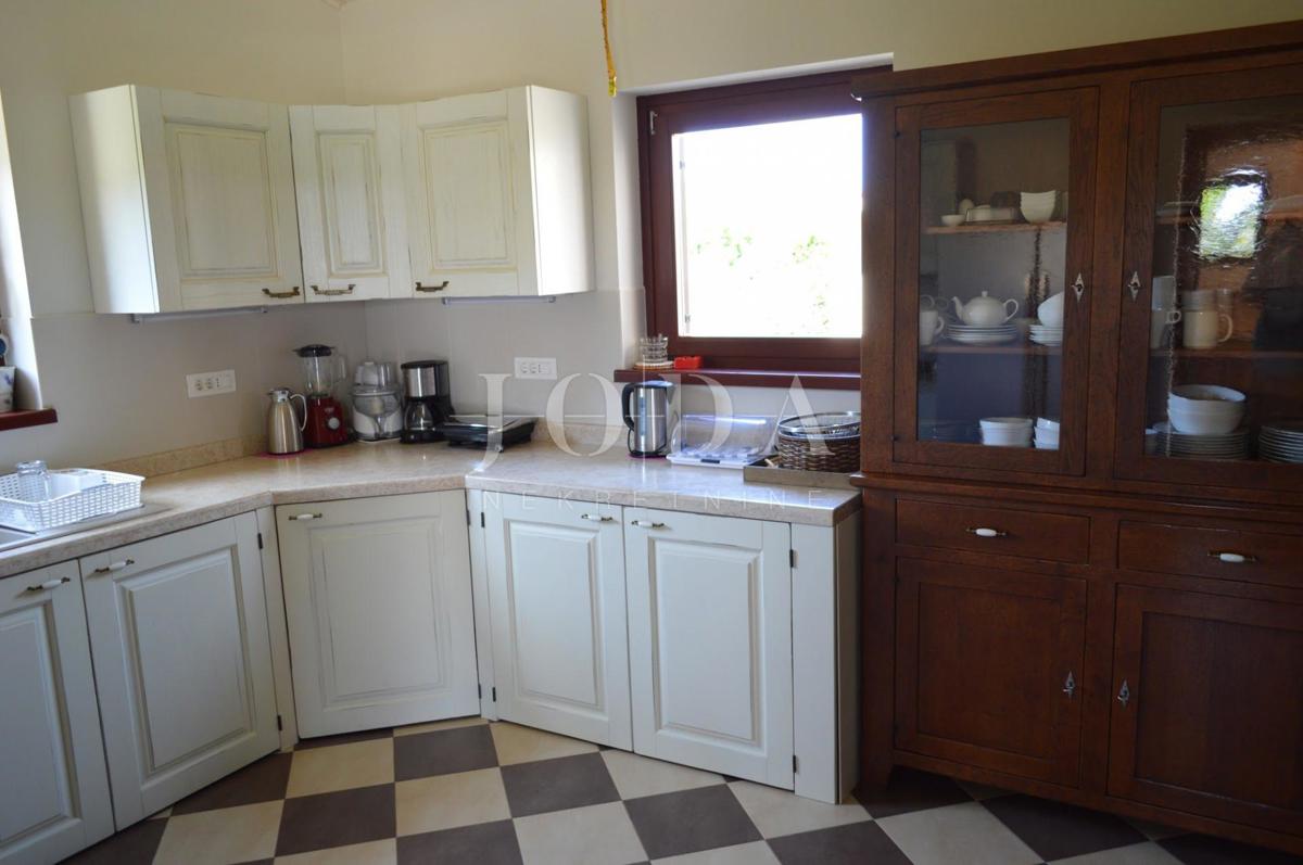 Hiša Svetvinčenat, 400m2