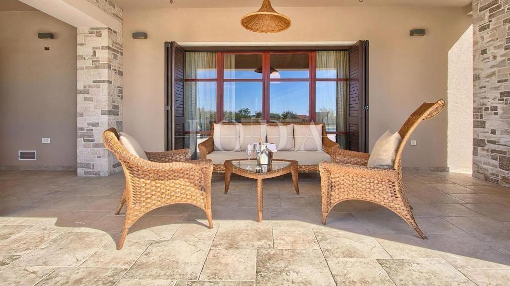 Hiša Svetvinčenat, 400m2