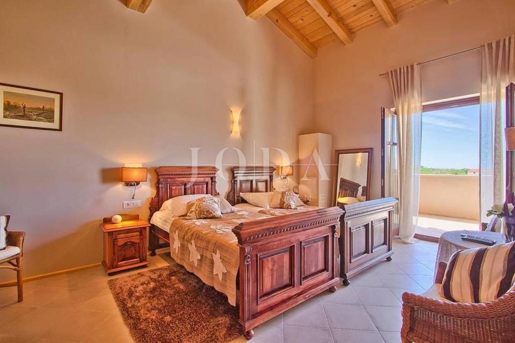 Hiša Svetvinčenat, 400m2