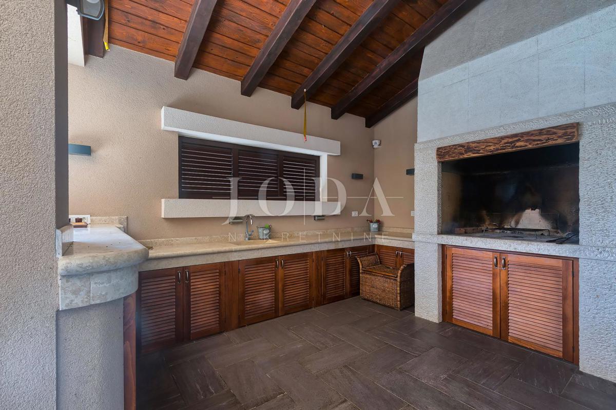 Hiša Svetvinčenat, 400m2