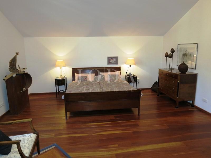 Prostrano imanje u idiličnom seoskom okruženju