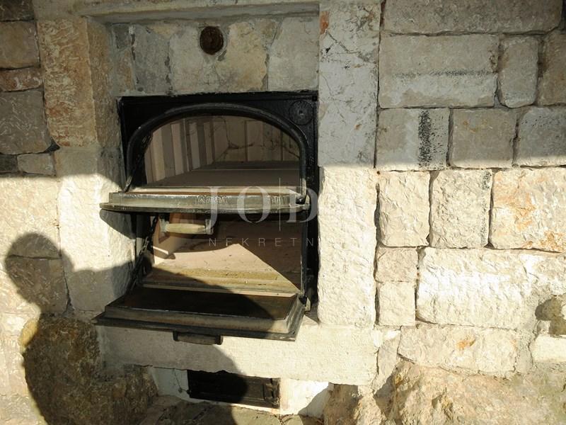 Prostrano imanje u idiličnom seoskom okruženju