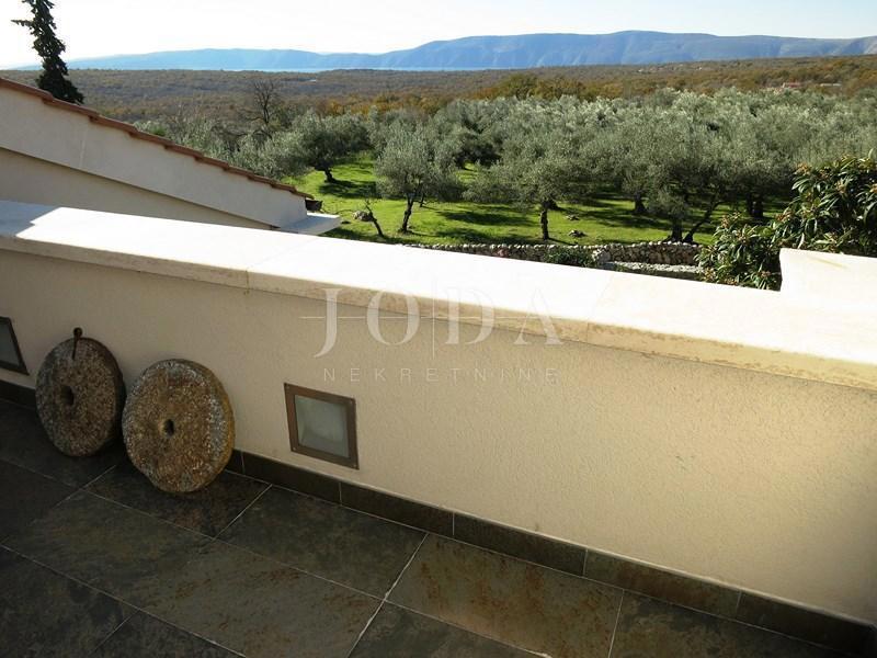 Prostrano imanje u idiličnom seoskom okruženju