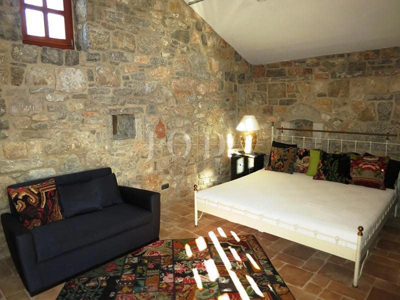 Prostrano imanje u idiličnom seoskom okruženju