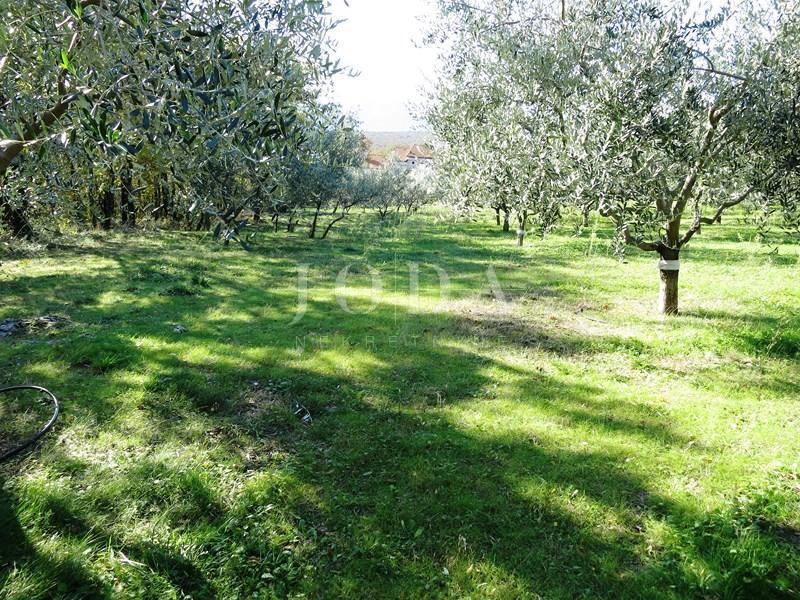 Prostrano imanje u idiličnom seoskom okruženju